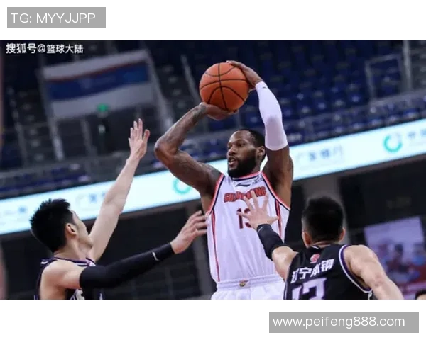 10月11日广东队对阵新疆队精彩比赛录像回放全程回顾与精彩瞬间分析