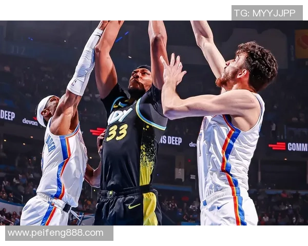 雷霆与热火总决赛首战激战正酣球迷期待精彩对决与历史时刻 雷霆与热火总决赛首战激战正酣球迷期待精彩对决与历史时刻