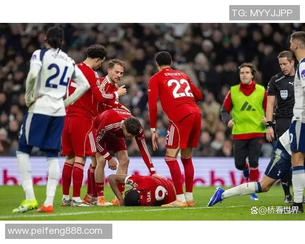 利物浦与巴萨第二回合裁判引发争议球迷热议判罚公正性